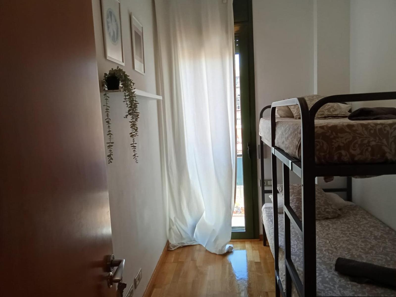 Private Rooms Near Las Ramblas Barcelona Exterior foto